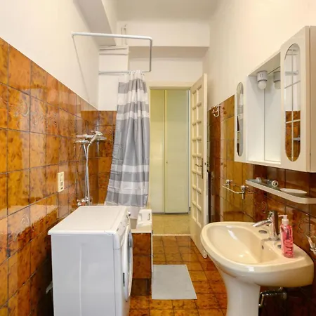 Apartment In With Wifi